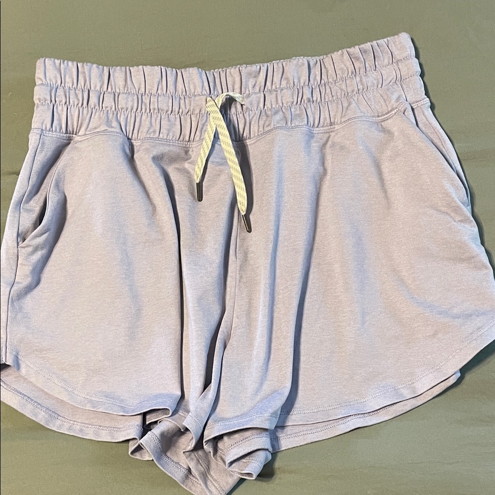 Vuori Lavender Halo Performance Short